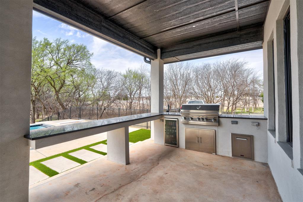 22015 Cricklewood Court