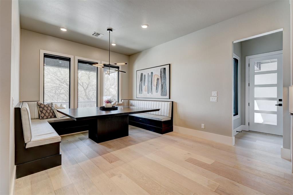 22015 Cricklewood Court