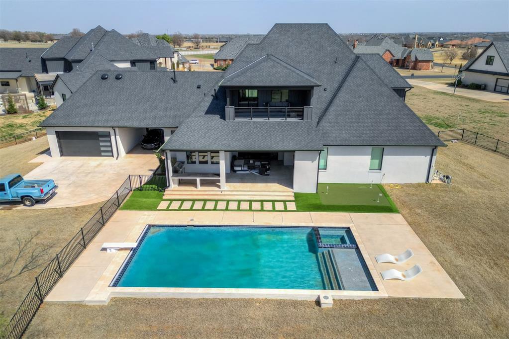22015 Cricklewood Court