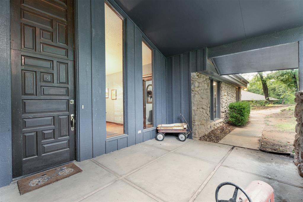 2113 N Mistletoe Lane