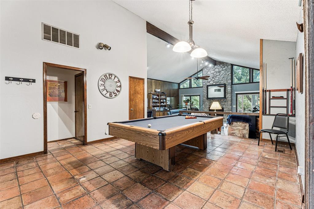 2113 N Mistletoe Lane