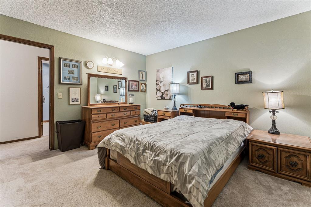 2113 N Mistletoe Lane