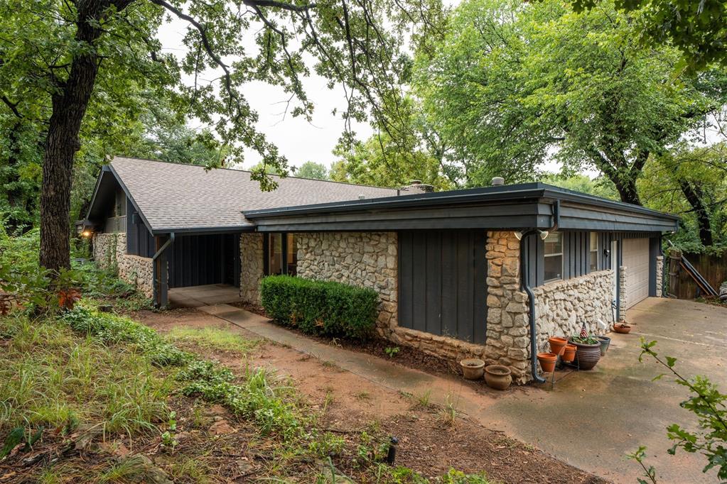 2113 N Mistletoe Lane