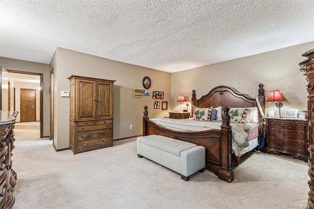 2113 N Mistletoe Lane