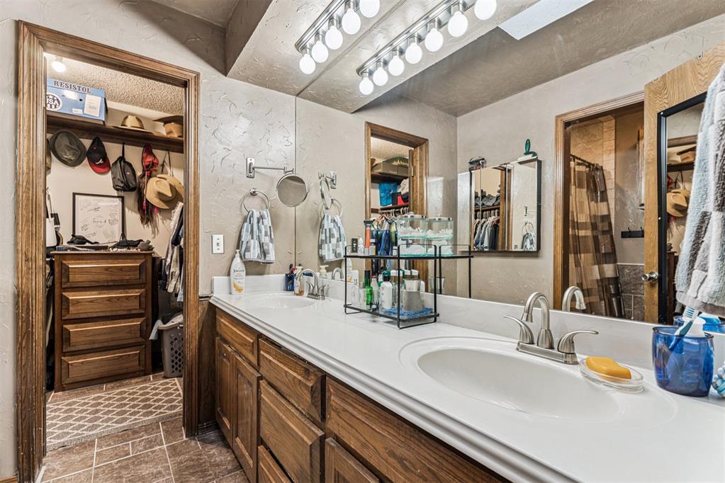 2113 N Mistletoe Lane