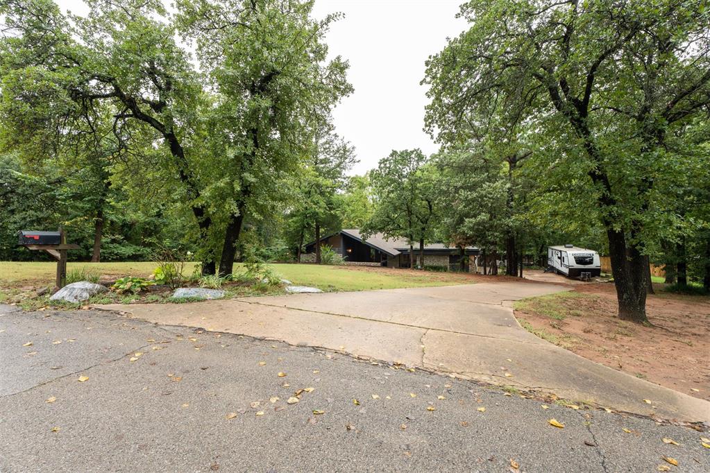 2113 N Mistletoe Lane