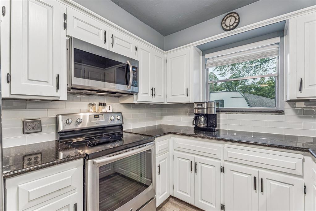 2113 N Mistletoe Lane