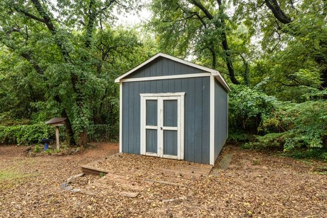 2113 N Mistletoe Lane