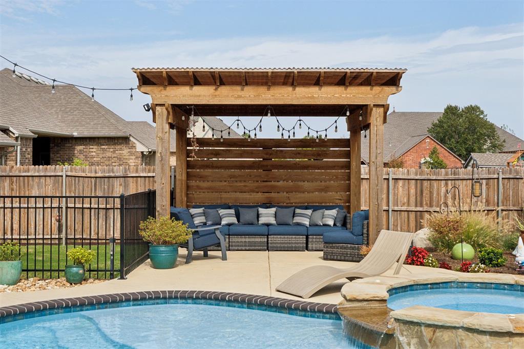 14612 Doulton Circle