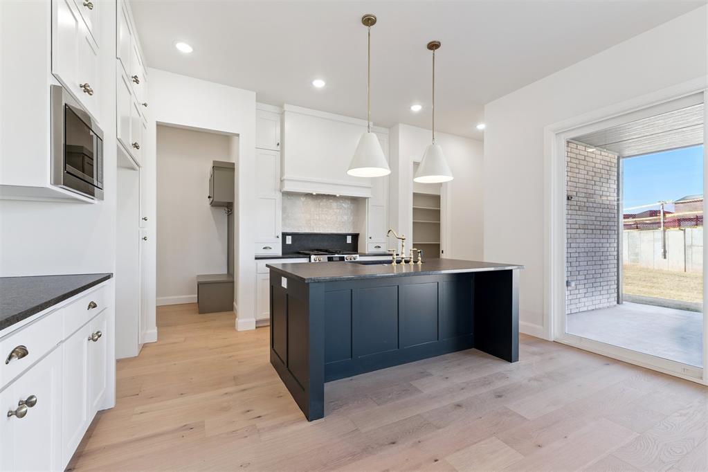 6000 Frankie Lynn Lane