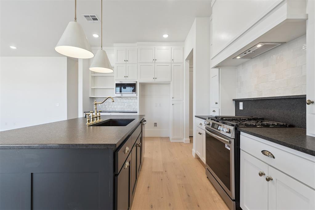 6000 Frankie Lynn Lane