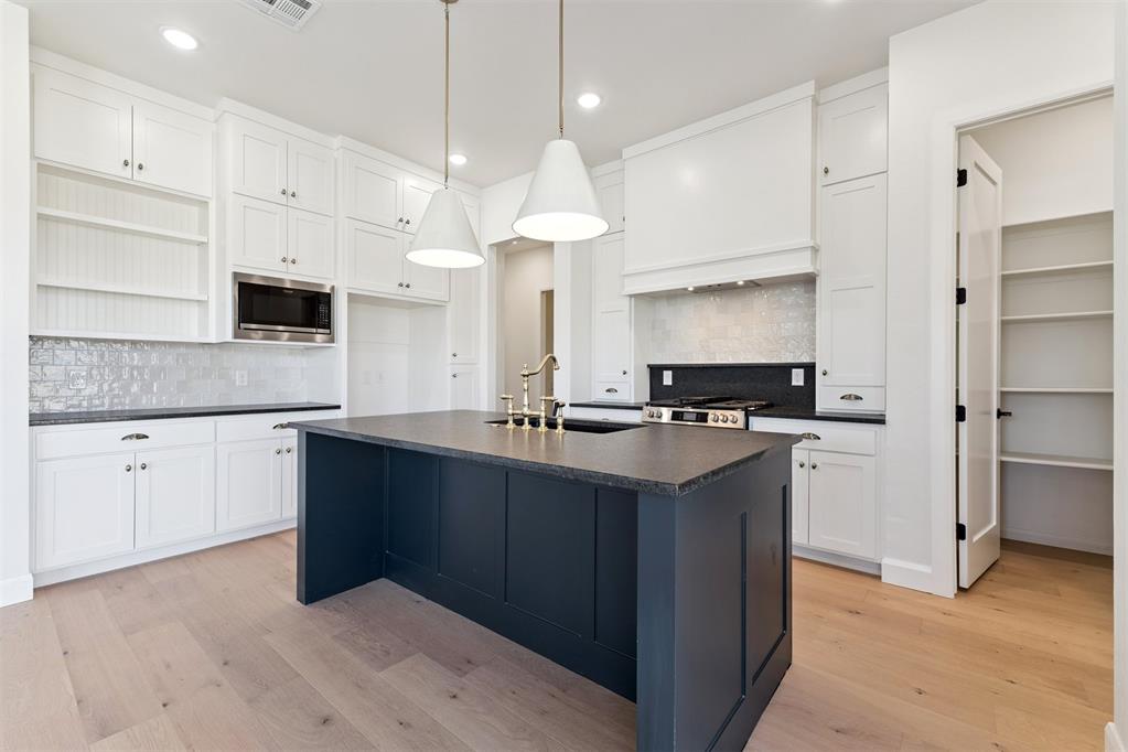 6000 Frankie Lynn Lane