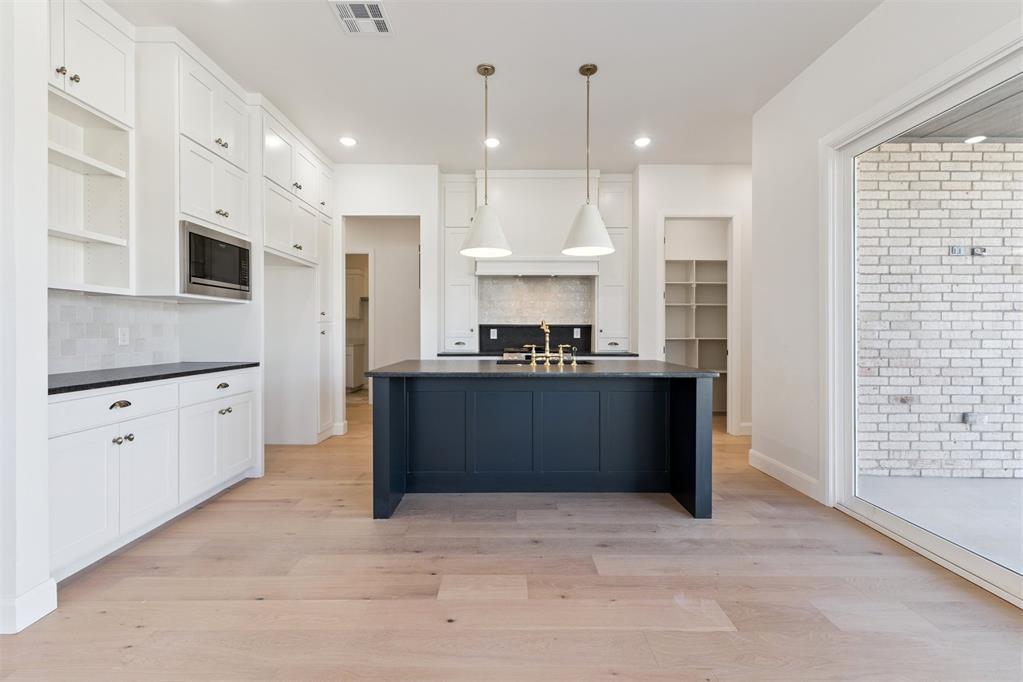 6000 Frankie Lynn Lane