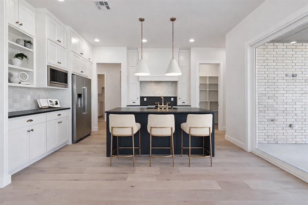 6000 Frankie Lynn Lane