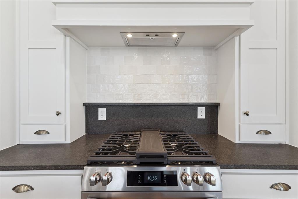 6000 Frankie Lynn Lane