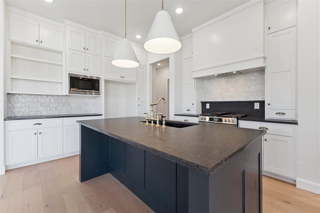 6000 Frankie Lynn Lane