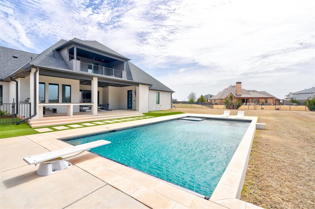 22015 Cricklewood Court