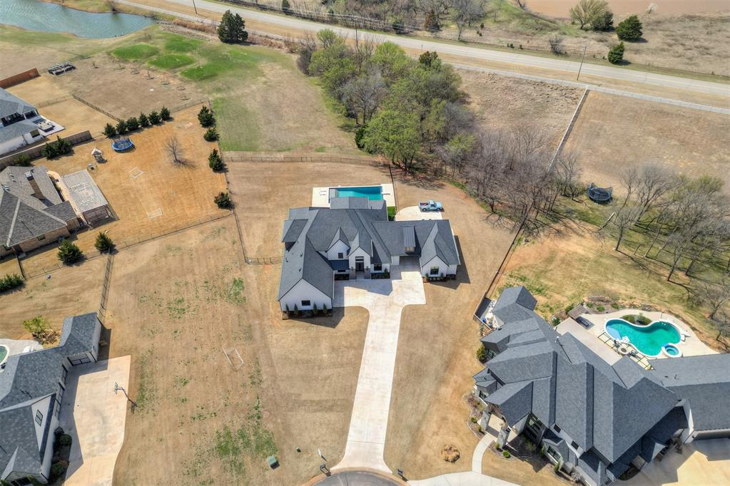 22015 Cricklewood Court