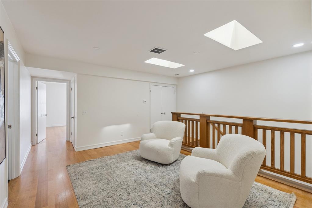 6325 N Villa Avenue Unit: 108