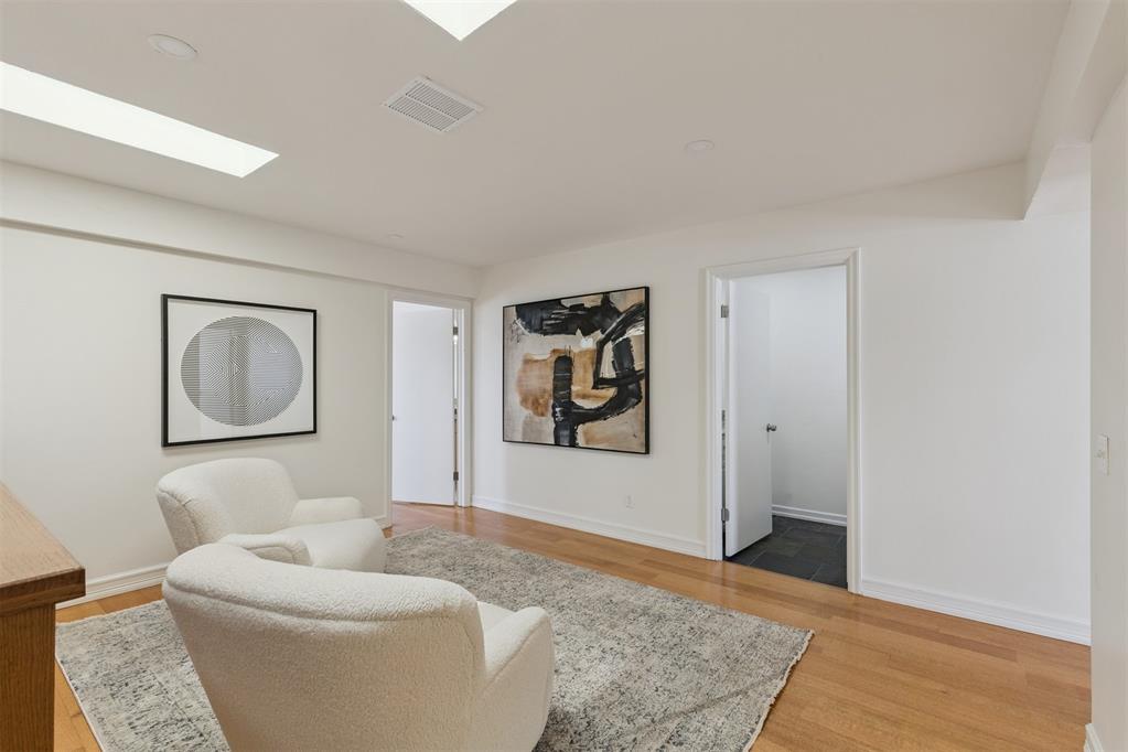 6325 N Villa Avenue Unit: 108