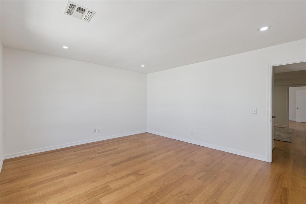 6325 N Villa Avenue Unit: 108