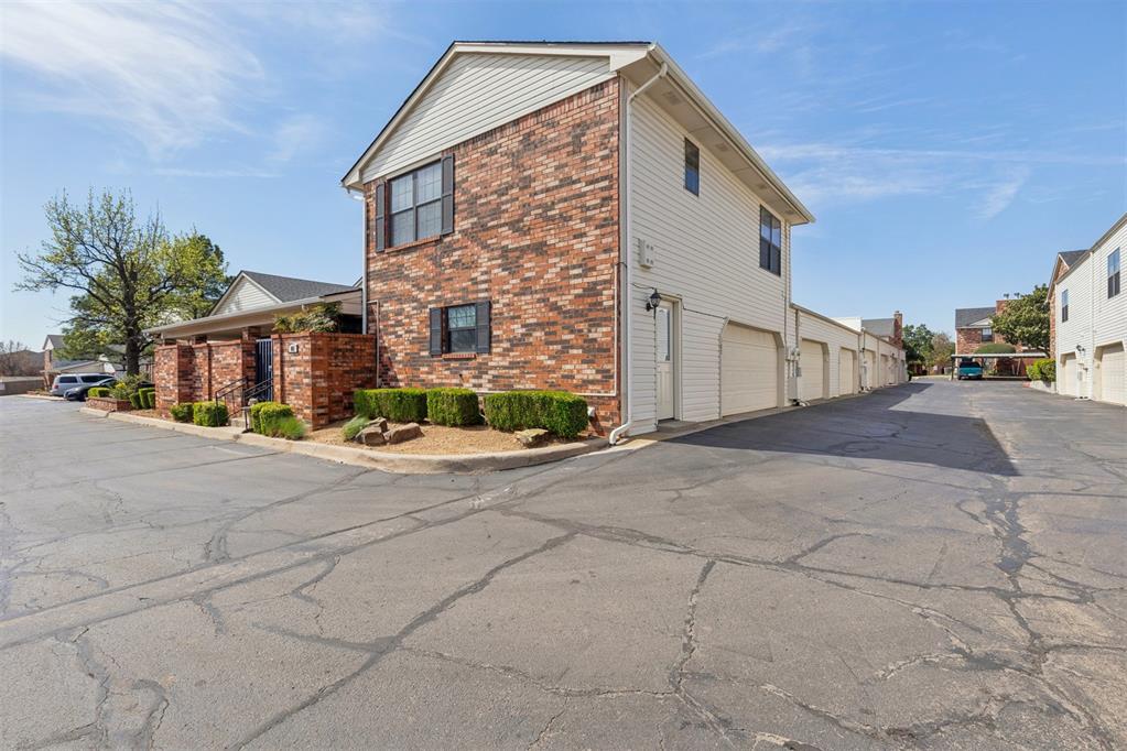 6325 N Villa Avenue Unit: 108