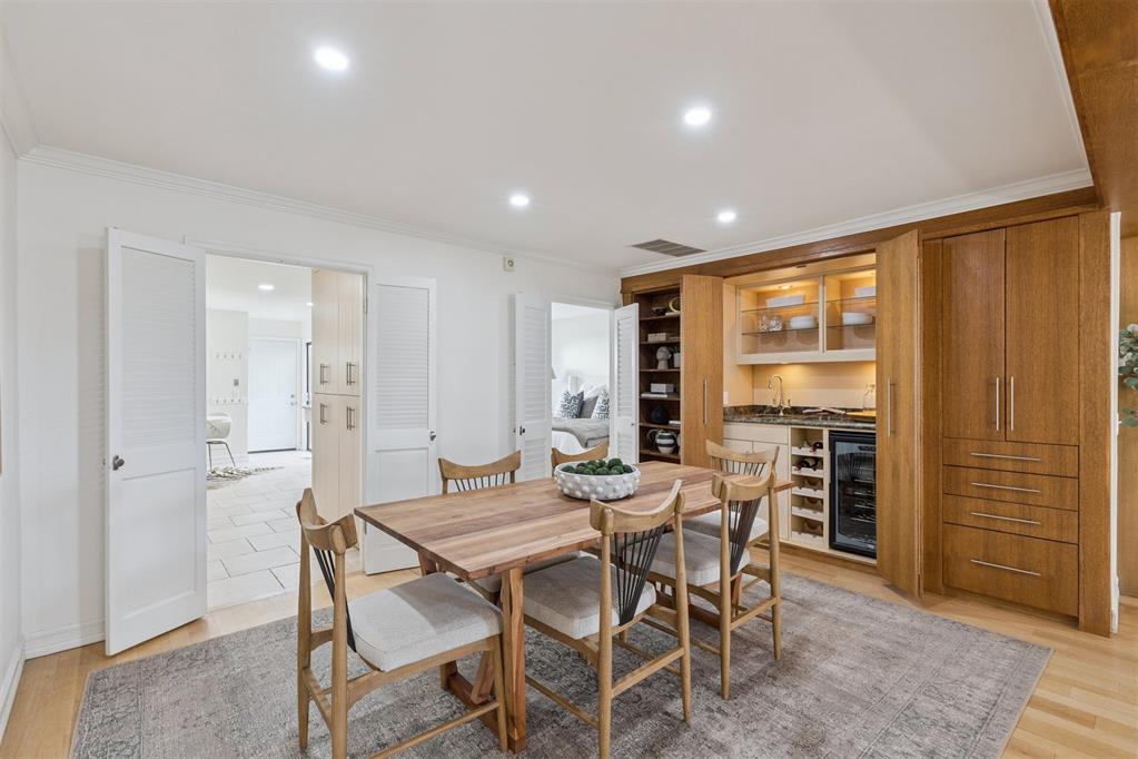 6325 N Villa Avenue Unit: 108