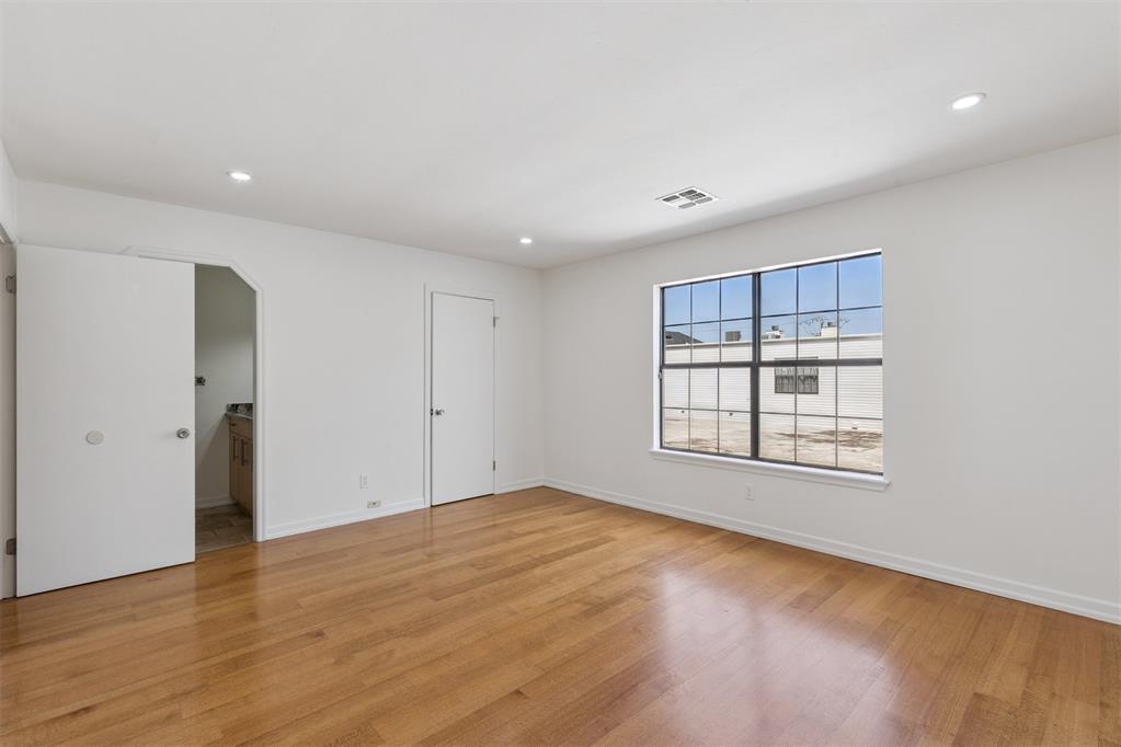 6325 N Villa Avenue Unit: 108