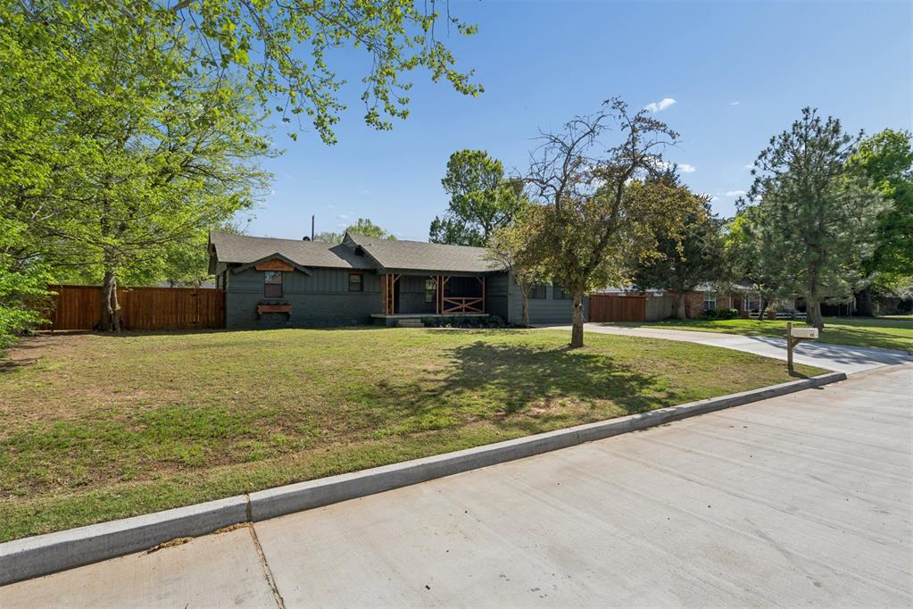 832 Oakbrook Drive