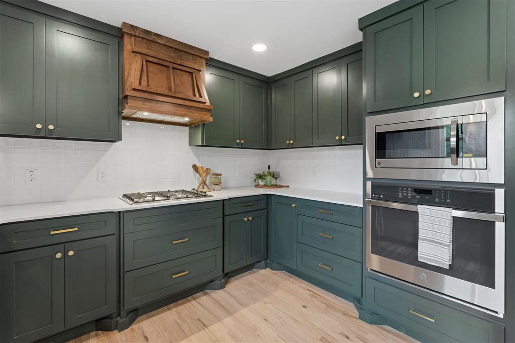 832 Oakbrook Drive