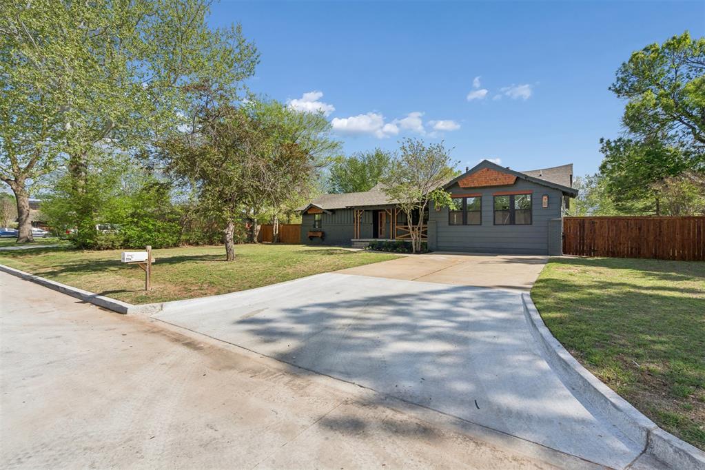832 Oakbrook Drive