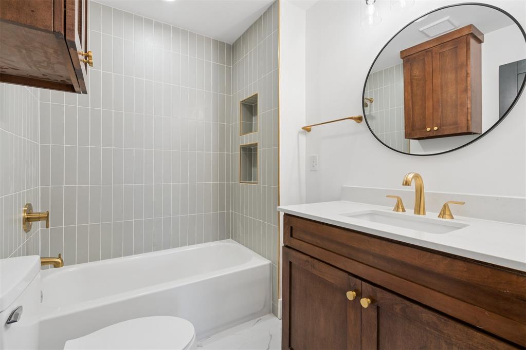 832 Oakbrook Drive