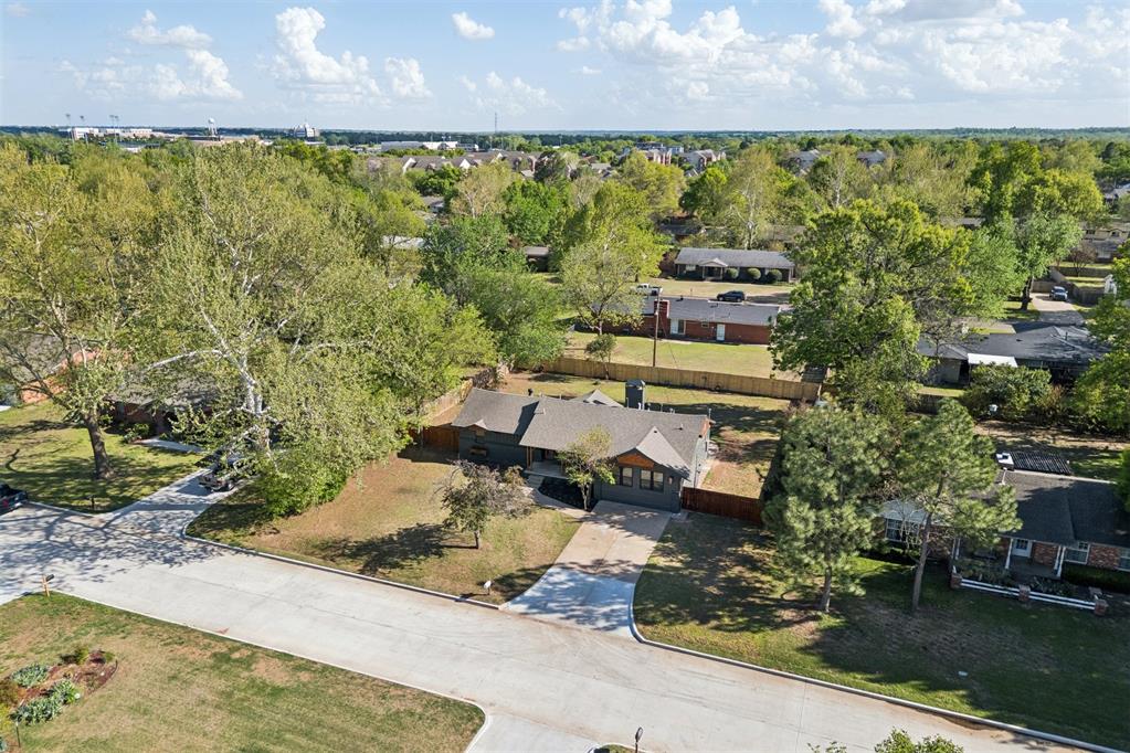 832 Oakbrook Drive