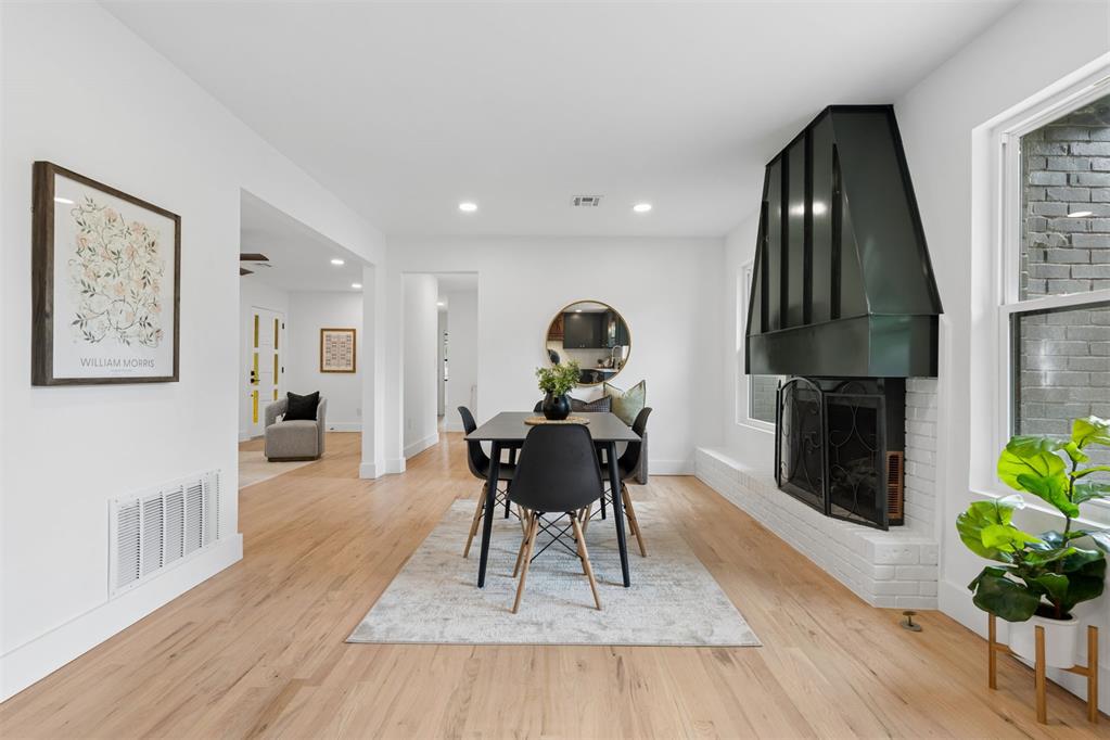 832 Oakbrook Drive