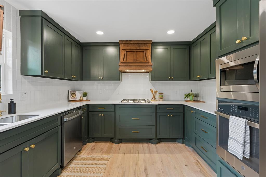832 Oakbrook Drive