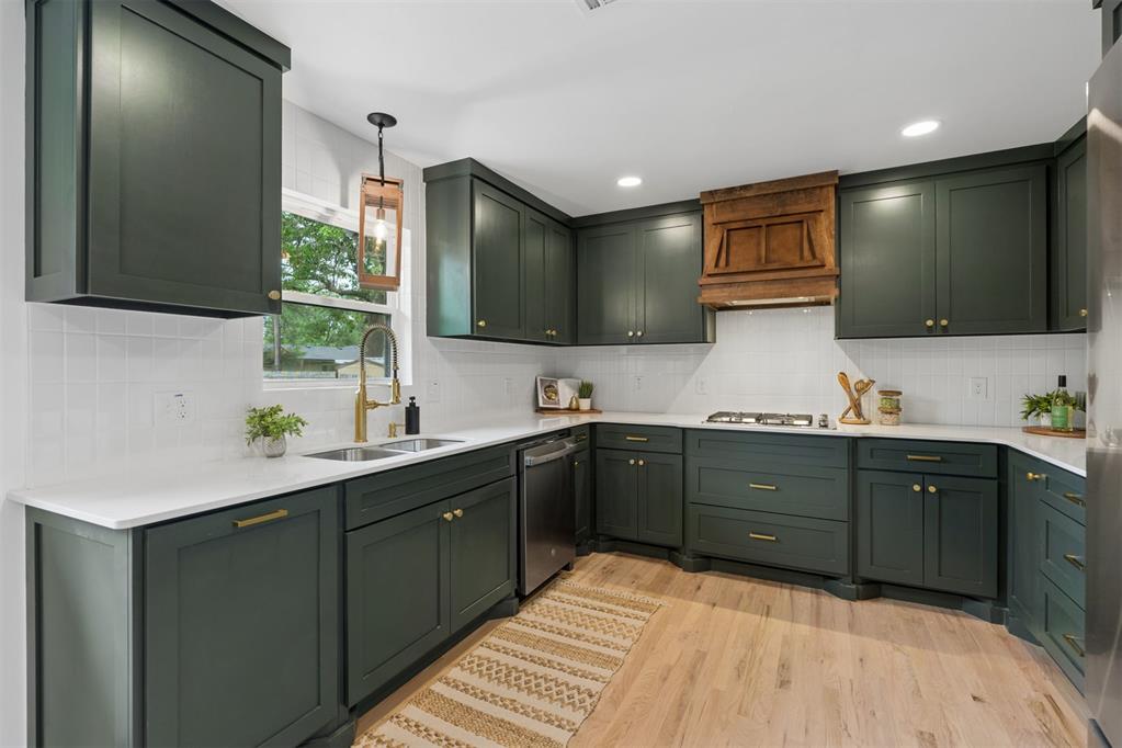 832 Oakbrook Drive