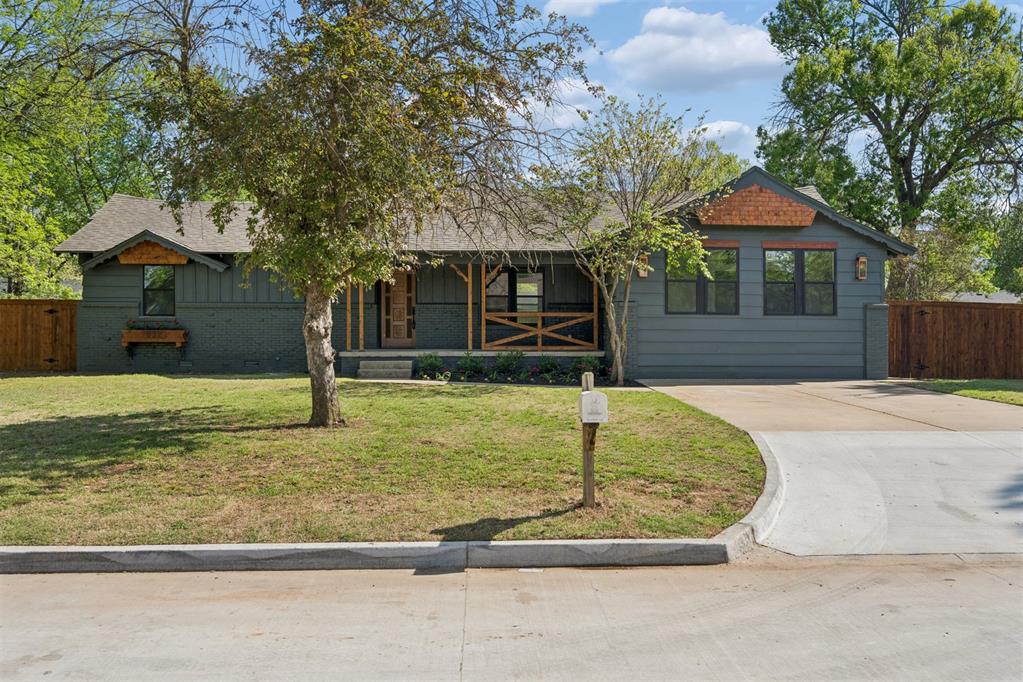 832 Oakbrook Drive
