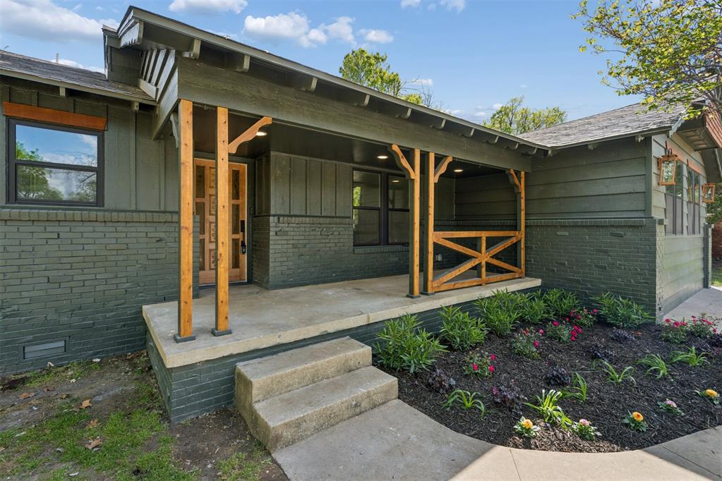 832 Oakbrook Drive