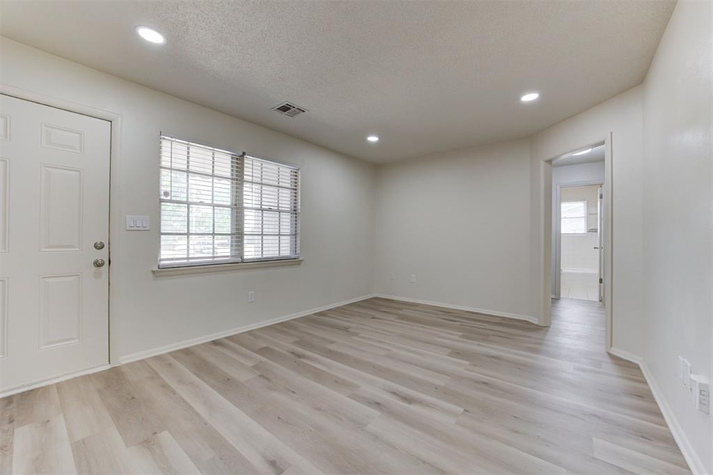 8636 NE 33rd Street