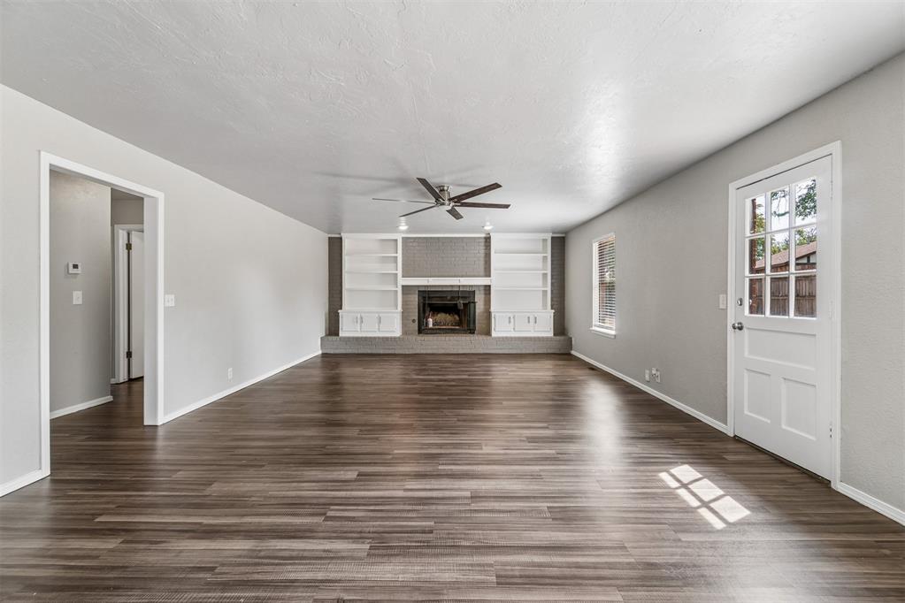 824 Lakeside Circle
