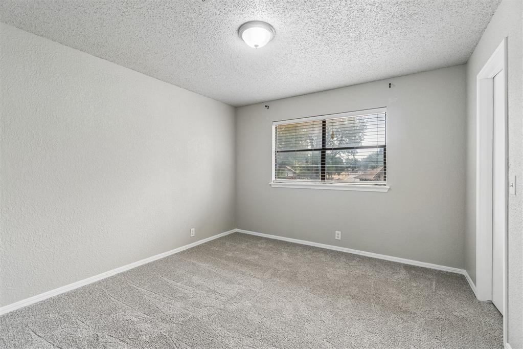 824 Lakeside Circle