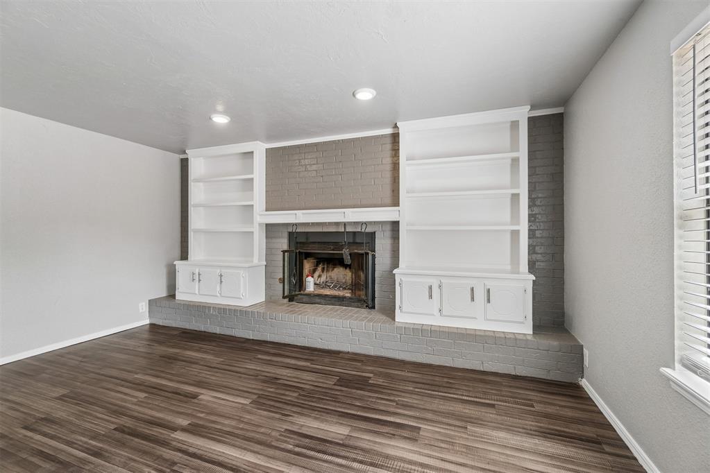 824 Lakeside Circle