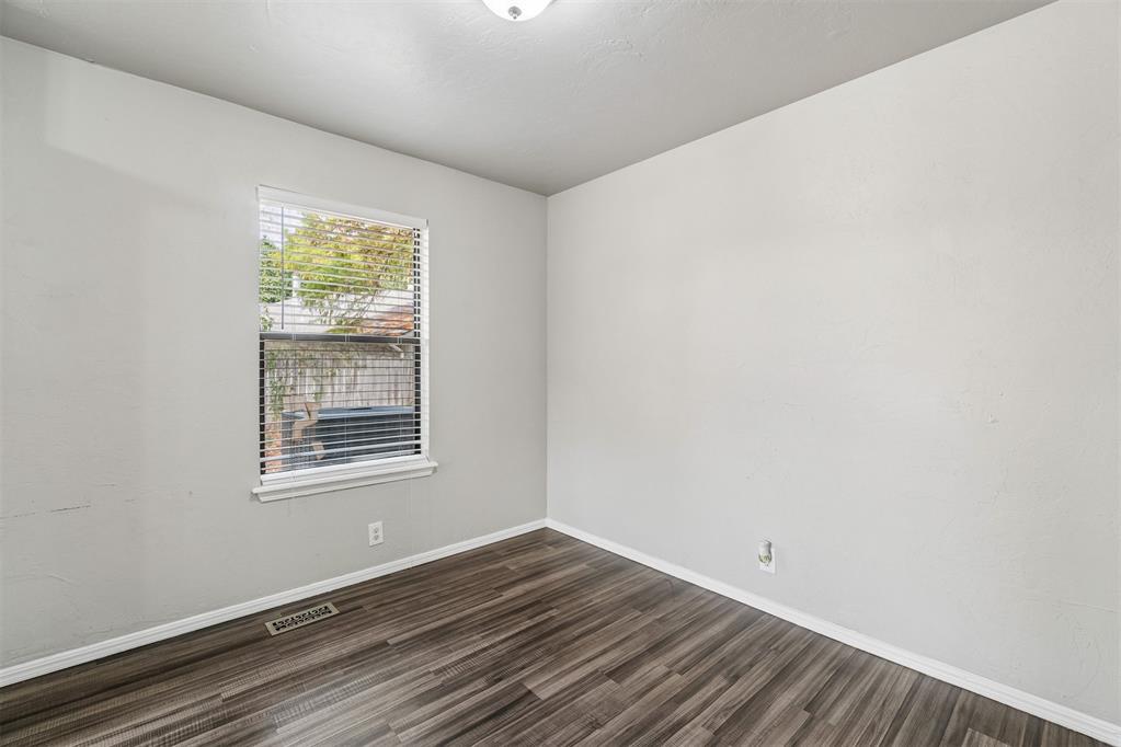 824 Lakeside Circle