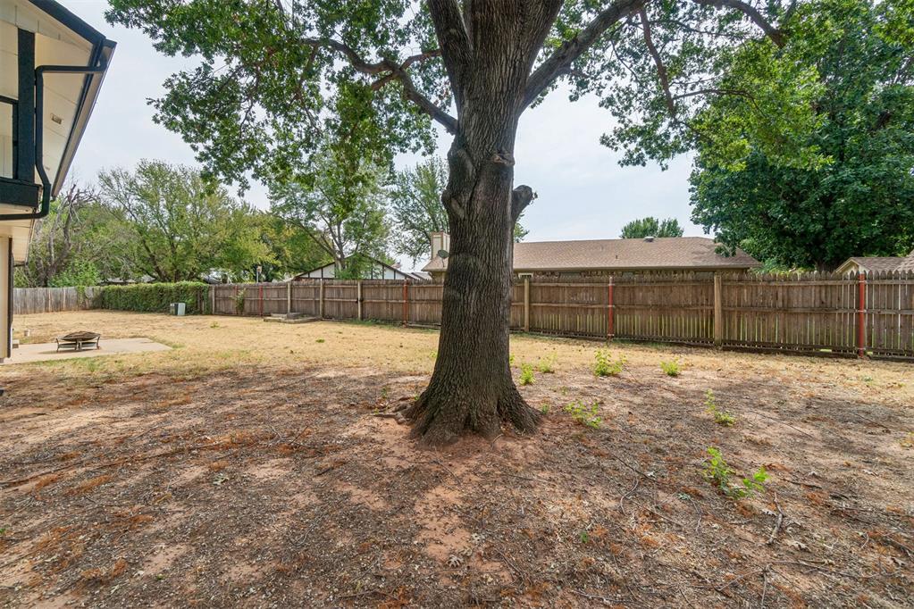 824 Lakeside Circle