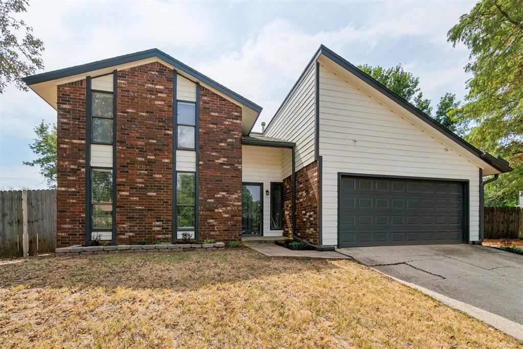 824 Lakeside Circle