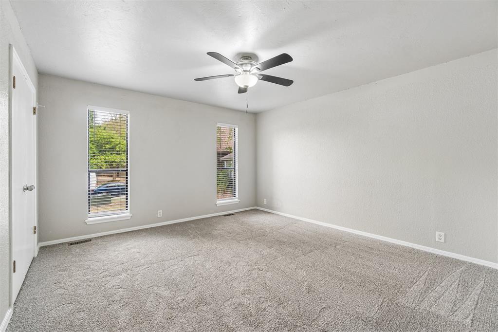 824 Lakeside Circle