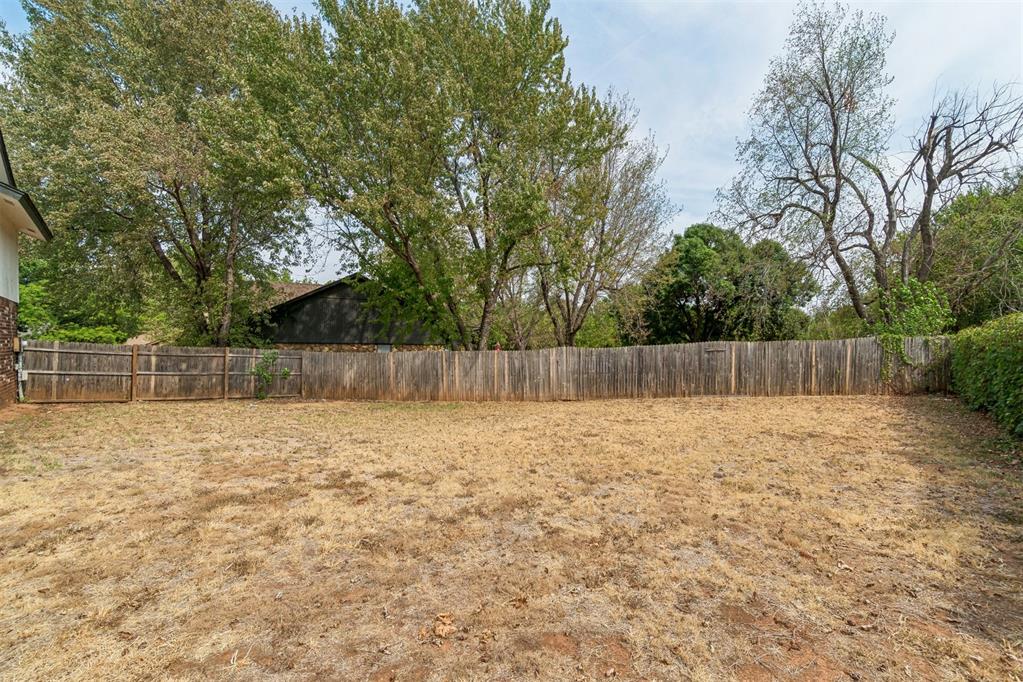 824 Lakeside Circle