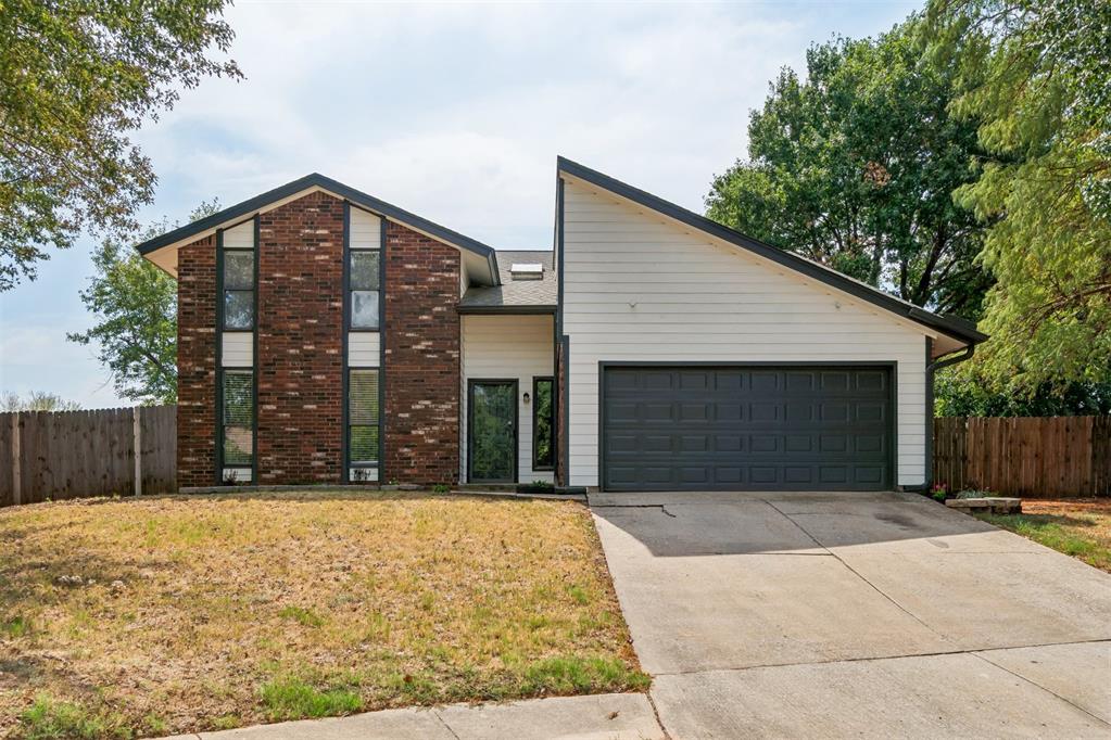 824 Lakeside Circle