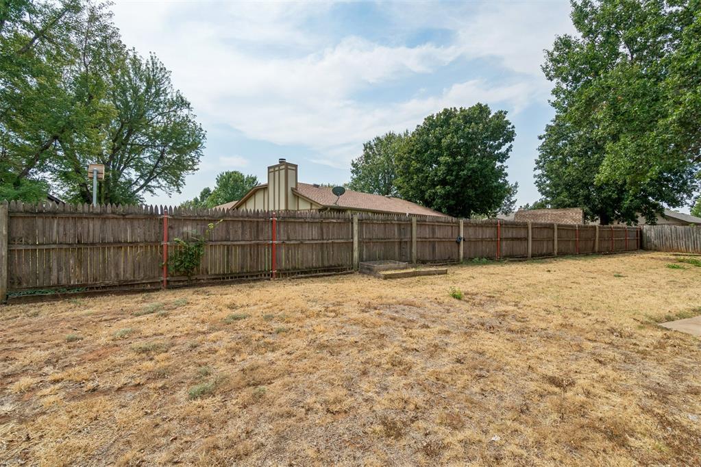 824 Lakeside Circle
