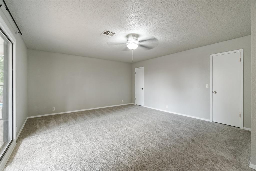 824 Lakeside Circle